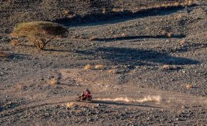 Daniel Sanders vence categoria das motas pela primeira vez no Dakar