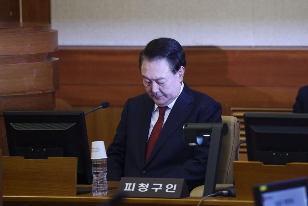 Presidente sul-coreano Yoon levado para hospital após depor em tribunal