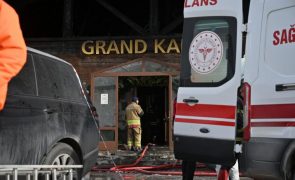 Quatro pessoas detidas após incêndio em estância de esqui na Turquia