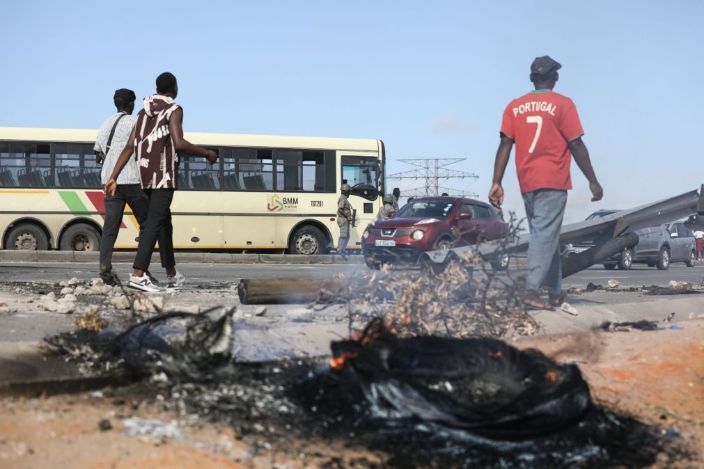 Principal entrada em Maputo cortada por manifestantes