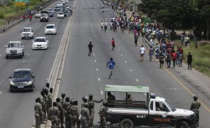 Polícia dispara para reabrir principal acesso a Maputo