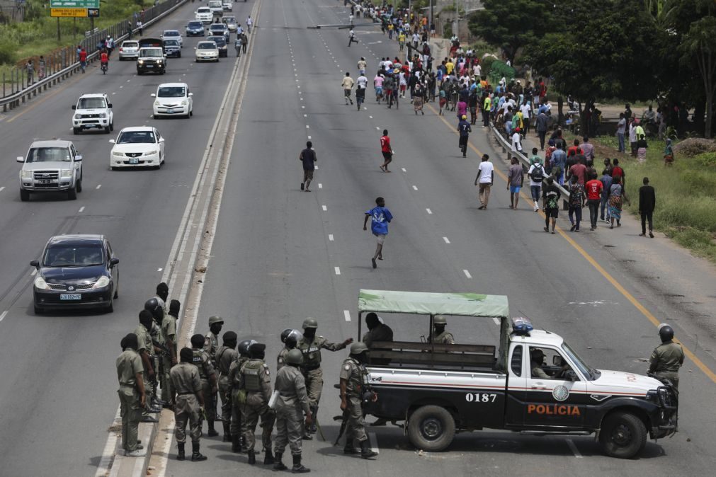 Polícia dispara para reabrir principal acesso a Maputo