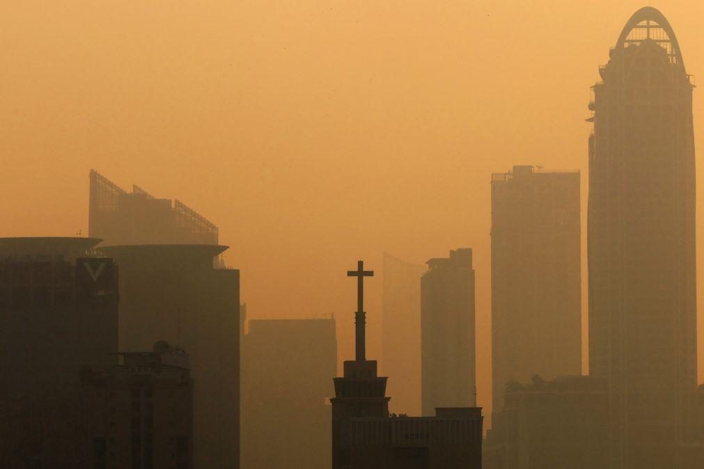 Capital da Tailândia encerra 352 escolas devido à poluição atmosférica