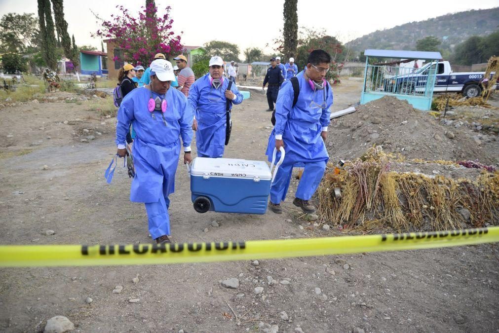 Autoridades exumam 56 corpos de sepulturas clandestinas no norte do México