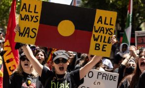 Defensores dos direitos dos aborígenes protestam no Dia Nacional da Austrália