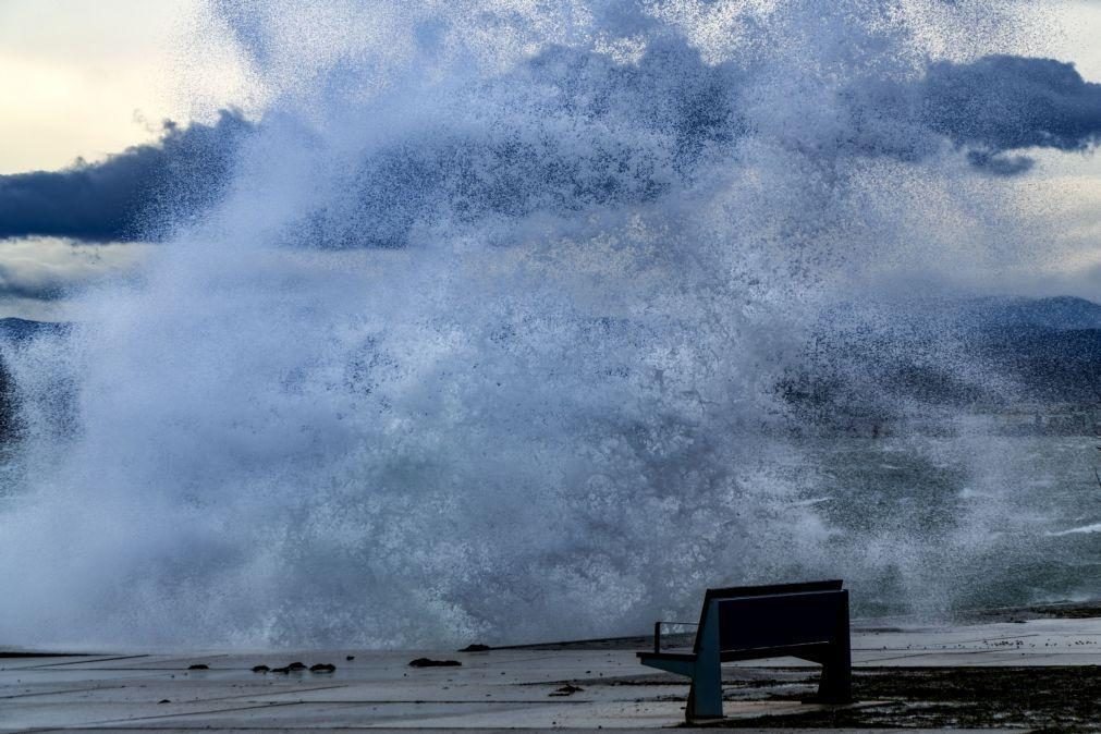 Portugal continental mantêm-se com avisos devido à chuva, vento e agitação marítima