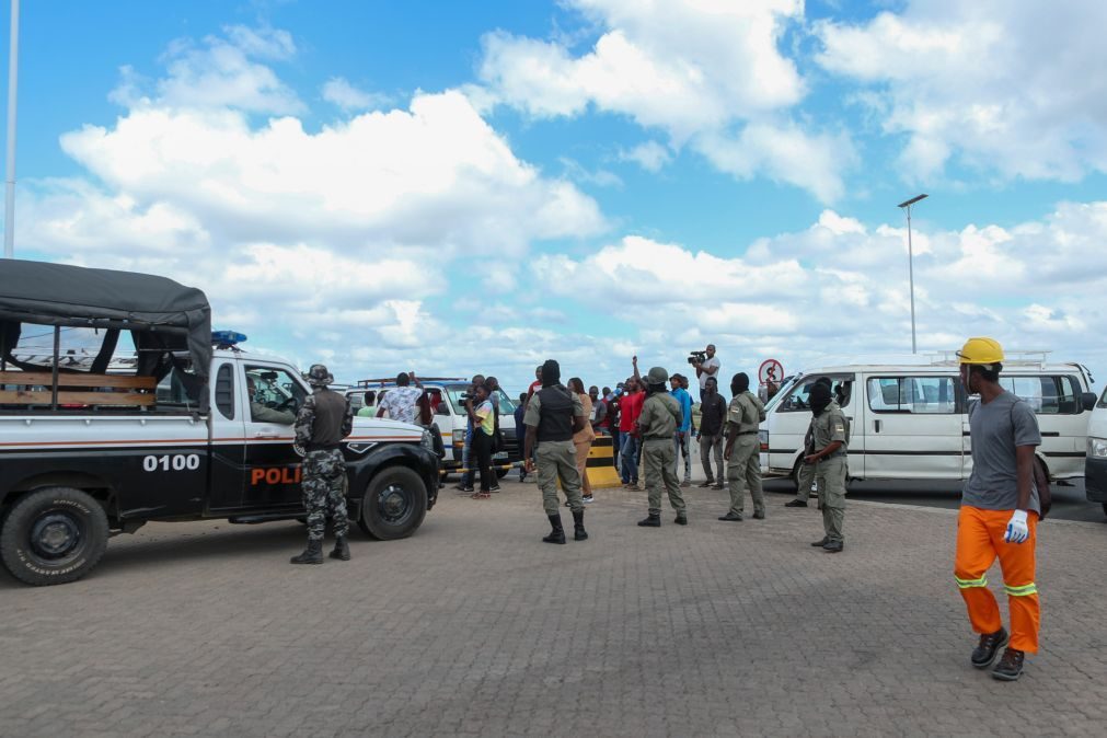 Polícia volta a disparar após novo corte no acesso à ponte de Maputo contra portagens