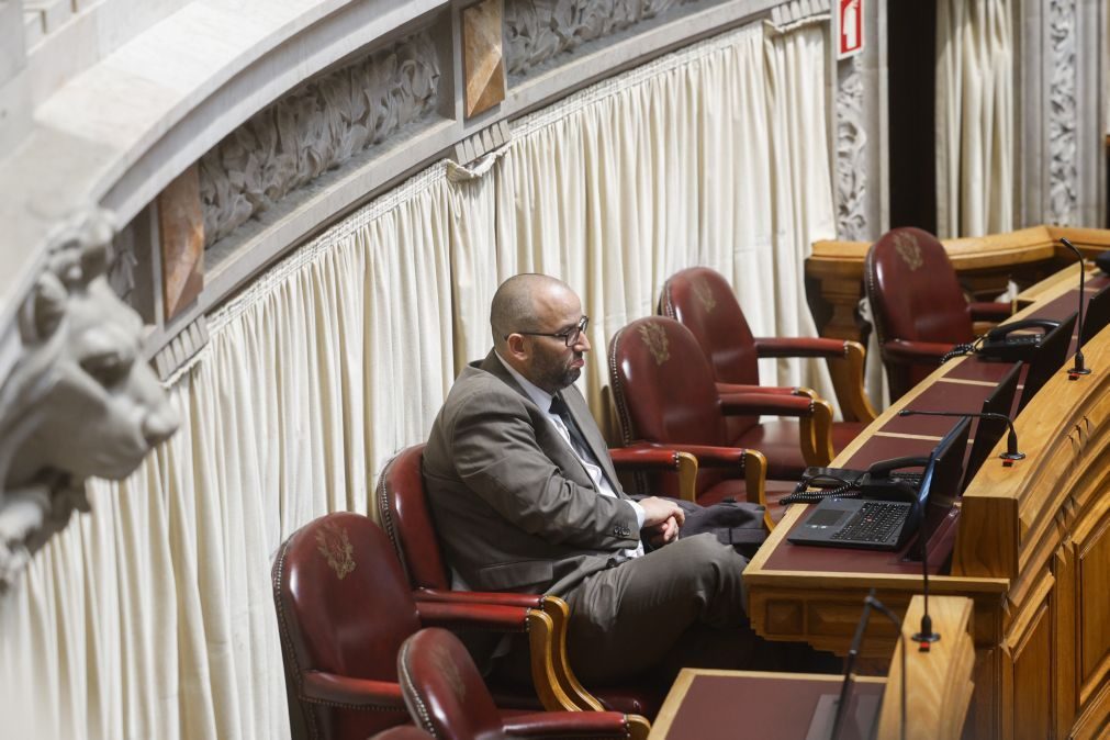 Gabinete do deputado Miguel Arruda no parlamento alvo de buscas e apreensões