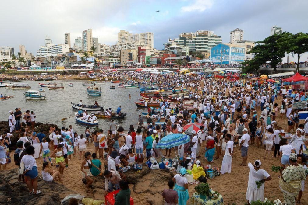 Teto de igreja portuguesa em Salvador desaba e faz um morto