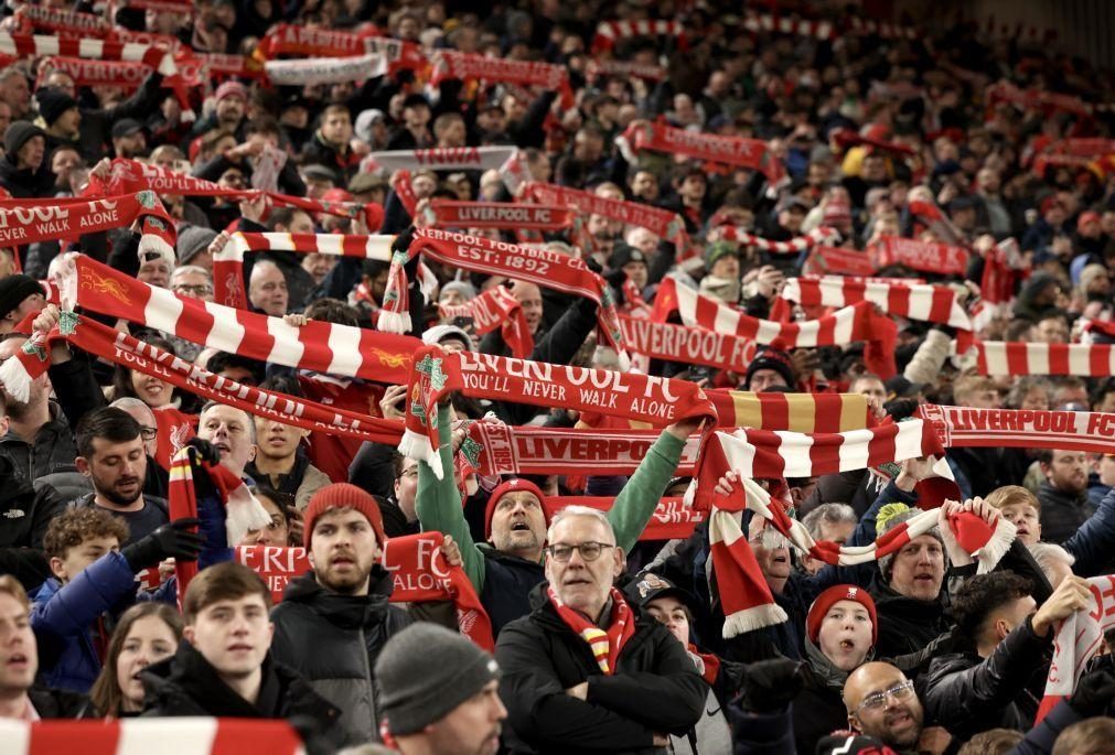 Liverpool goleia Tottenham e avança para a final da Taça da Liga