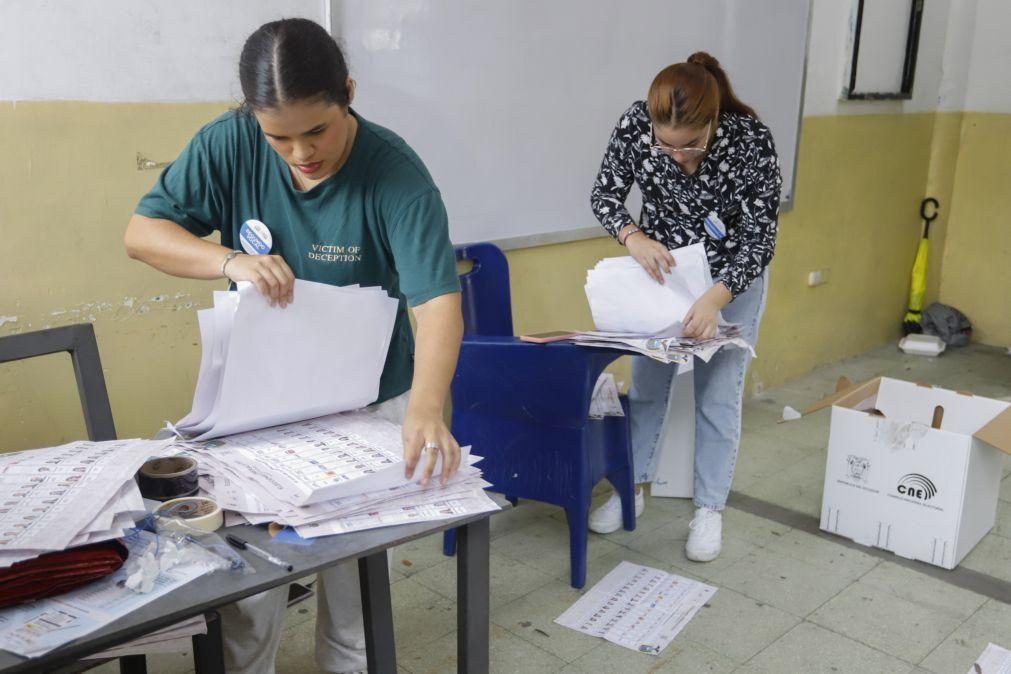 Primeiros resultados apontam para segunda volta nas presidenciais do Equador