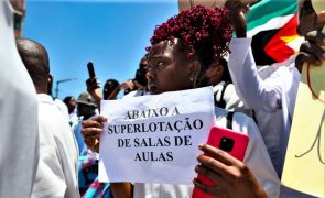 Professores moçambicanos em protesto queixam-se de 