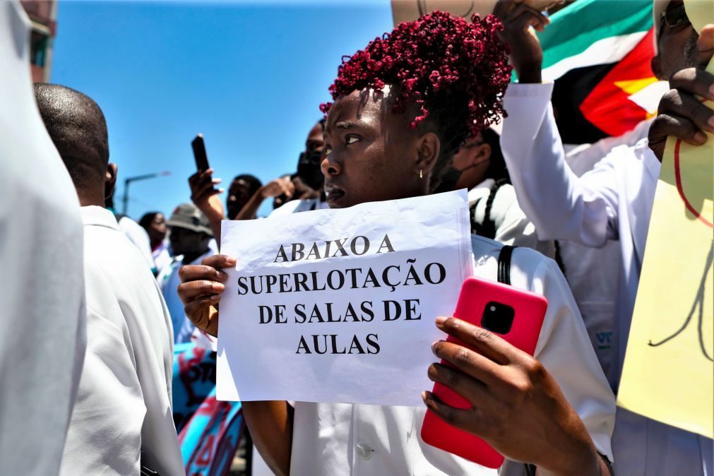 Professores moçambicanos em protesto queixam-se de 