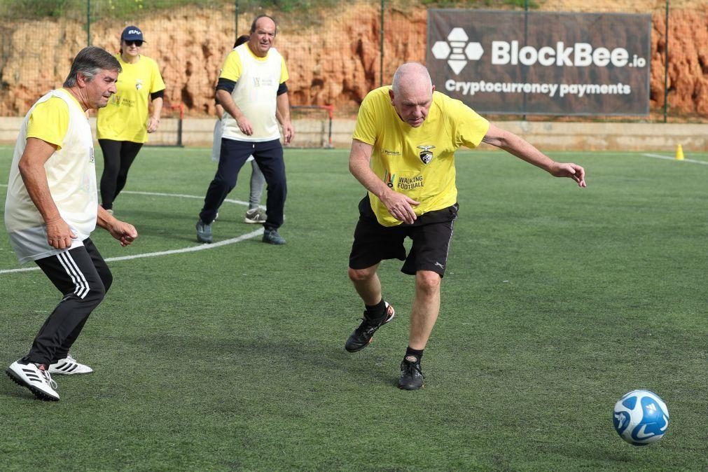 Futebol a andar é uma nova modalidade num país com a média de idades a aumentar