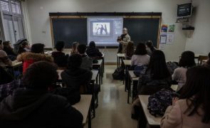 Notas atribuidas por colégios 2 valores a cima do que nas escolas públicas