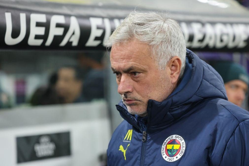 Fenerbahçe, de José Mourinho, nos 'oitavos' da Liga Europa com Ajax e Real Sociedad