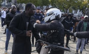 Manifestantes a favor e contra a Presidência da Guiné-Bissau confrontam-se em Lisboa