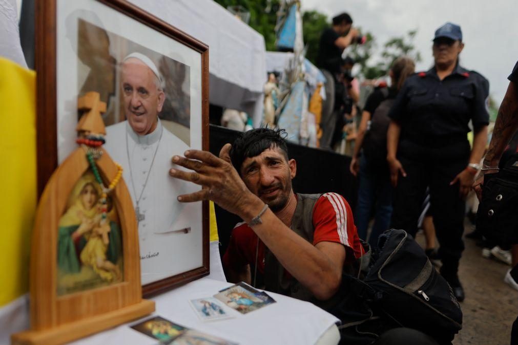 Argentinos acreditam na recuperação do Papa mas também se preparam para o pior