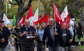 Sindicato da Hotelaria reivindica aumento salarial à porta do Governo da Madeira