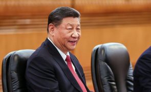 Xi Jinping pede calma face a escalada da guerra comercial com Estados Unidos