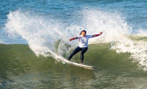 Surfista Francisca Veselko conquista prova de qualificação da WSL em Marrocos