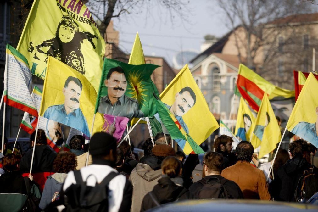 Líder curdo Öcalan anuncia dissolução do PKK na Turquia