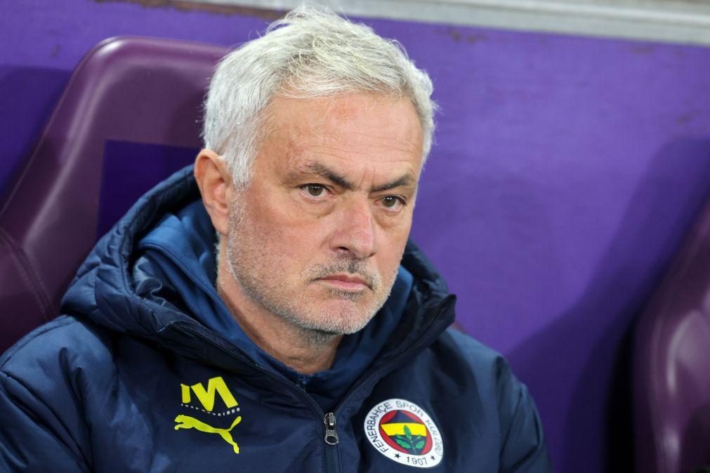 Mourinho suspenso por quatro jogos por declarações após jogo com Galatasaray