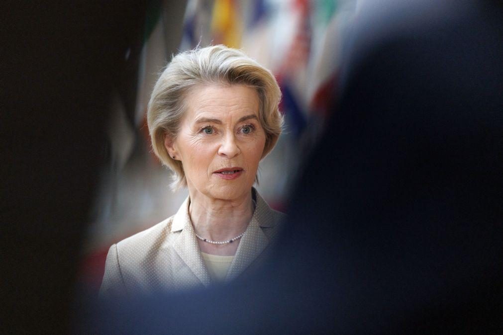 Von der Leyen promete mais gastos em defesa e defende que 