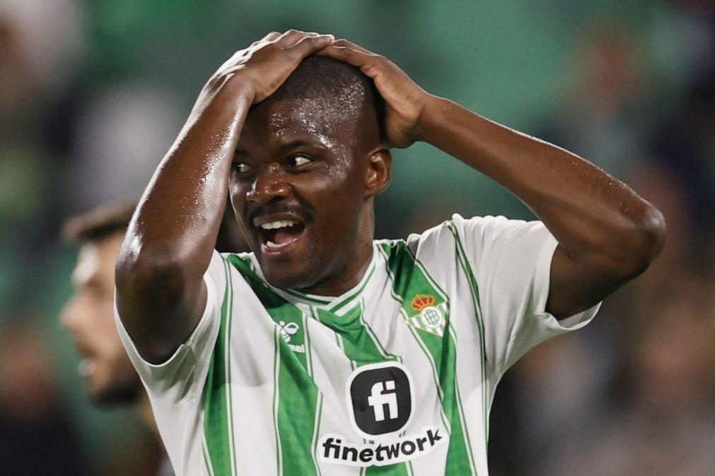 William Carvalho recebe alta após quase seis meses lesionado