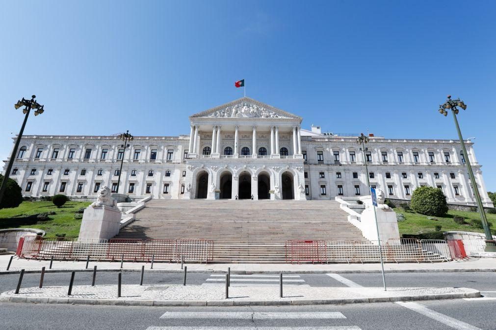 Parlamento decide hoje data do debate da moção de censura