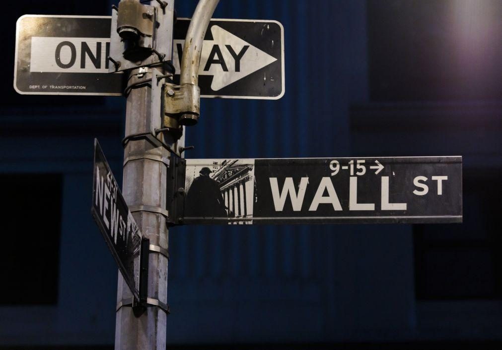 Bolsa em Wall Street arranca no 'vermelho' a digerir tarifas sobre México e Canadá