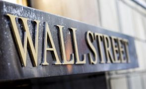 Wall Street segue em terreno misto após dados do emprego