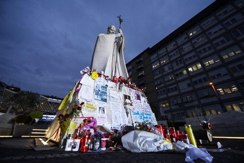 Papa mantém descanso após 24 dias internado e enviará por escrito homilia e Angelus