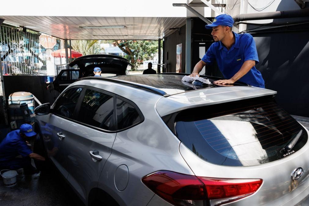 Inflação em 12 meses no Brasil sobe para 5,06%