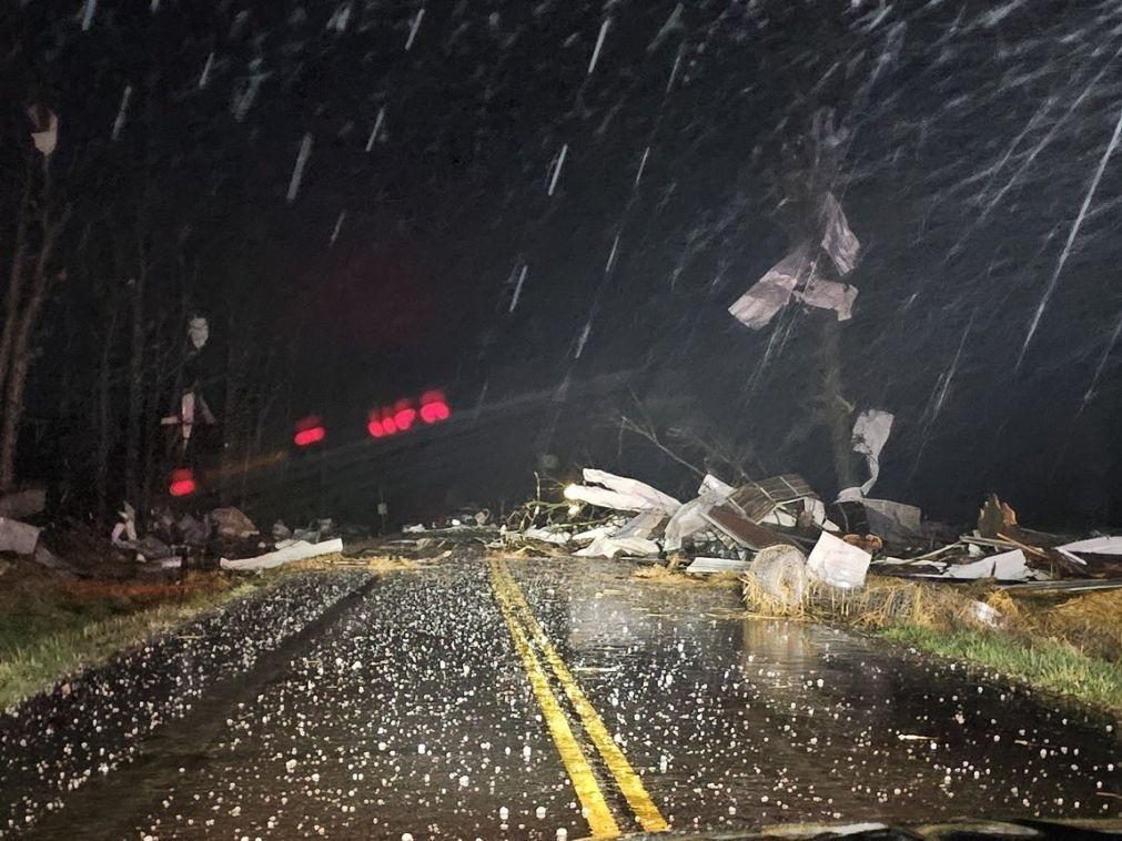 Pelo menos 33 mortos em tempestades violentas e tornados nos EUA - novo balanço