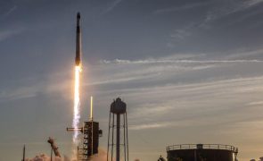 Nova equipa junta-se a astronautas retidos na Estação Espacial Internacional