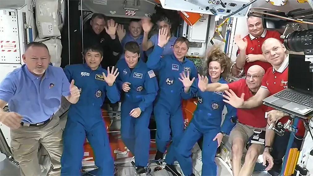 Astronautas retidos no espaço durante nove meses regressaram à Terra em segurança