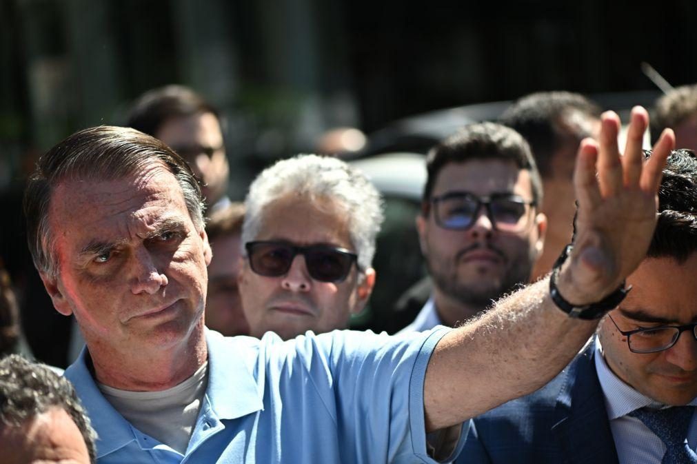 Bolsonaro recebe no Brasil membro da administração Trump