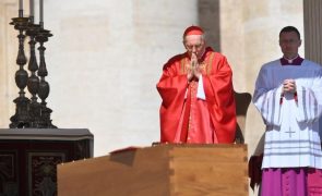 Cardeais iniciam votação de sucessor de Francisco preocupados com unidade da Igreja