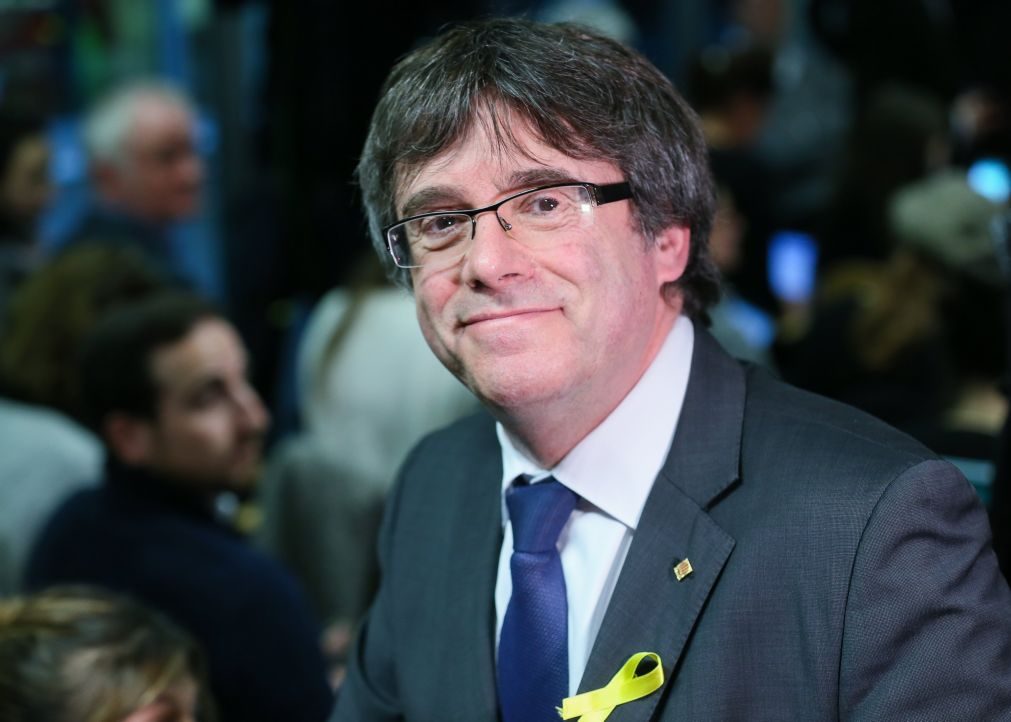 Madrid avisa que irá recorrer se Puigdemont tentar ser investido sem estar presente