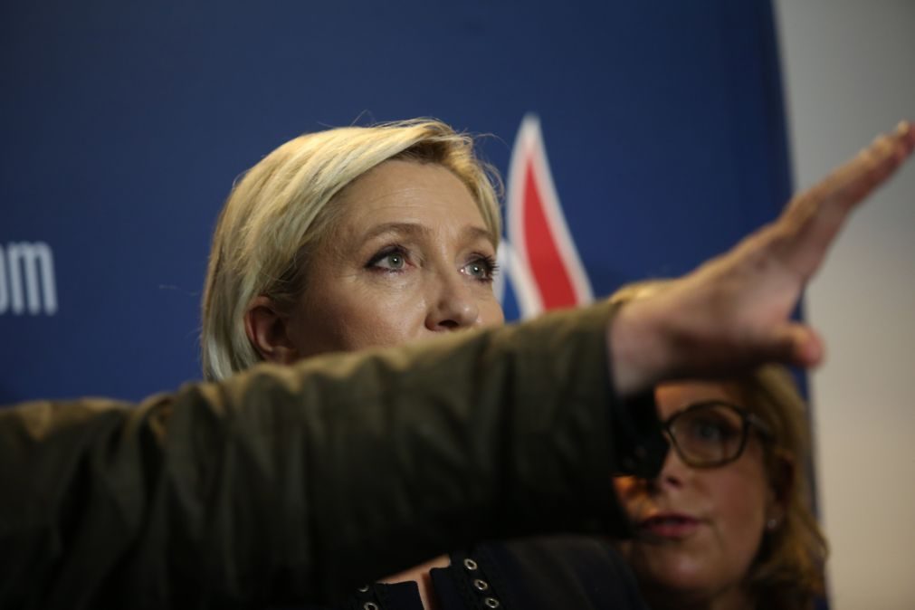 Marine Le Pen reeleita presidente do partido francês Frente Nacional