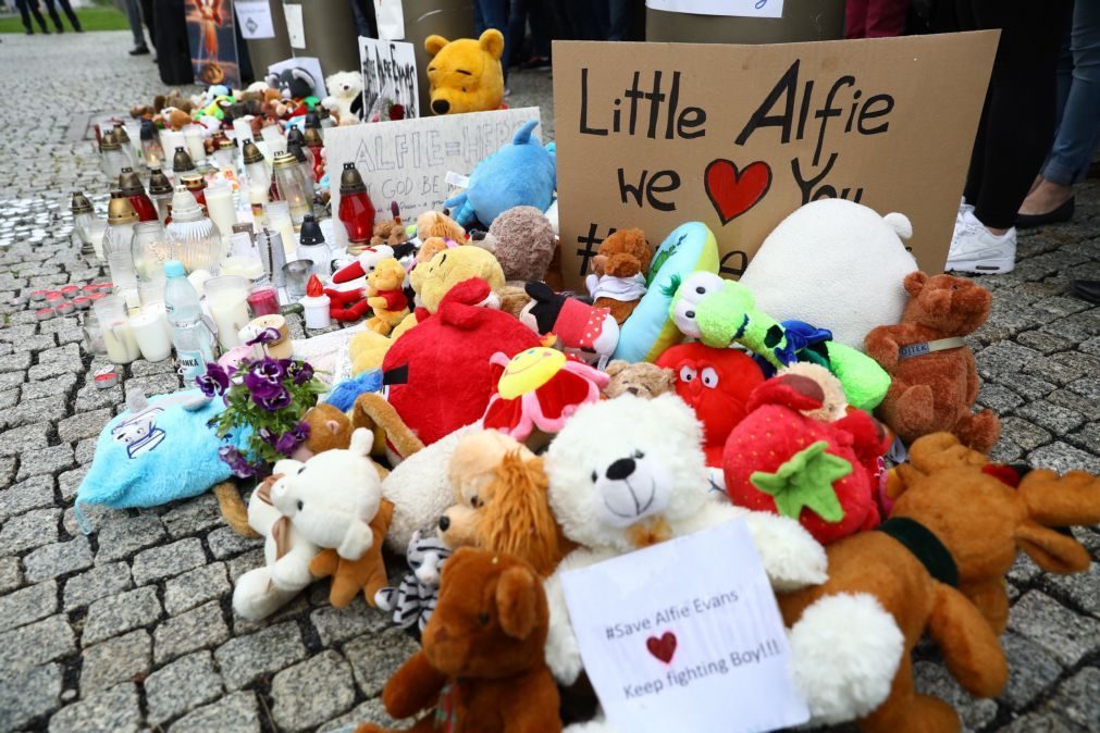 Morreu Alfie Evans, o bebé-milagre que inspirou o mundo