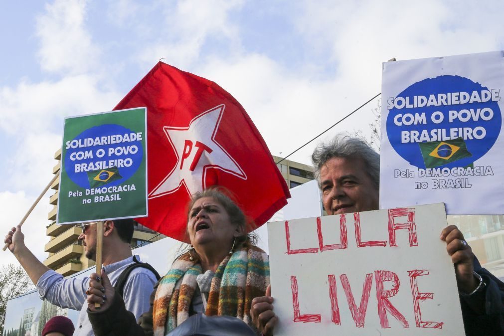 Apoiantes de Lula atingidos a tiro em vigília de apoio em Curitiba