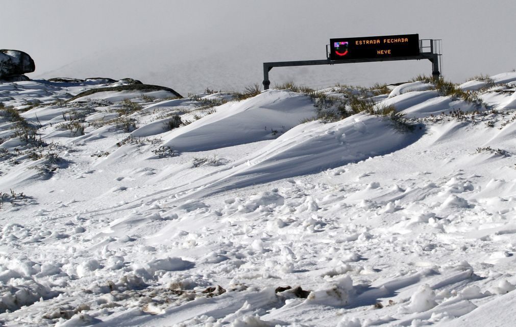 Voluntários vão recolher lixo deixado durante o inverno na Serra da Estrela