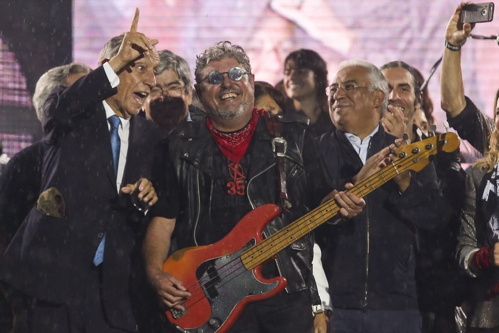 Zé Pedro homenageado com concerto emotivo e figuras de Estado em palco