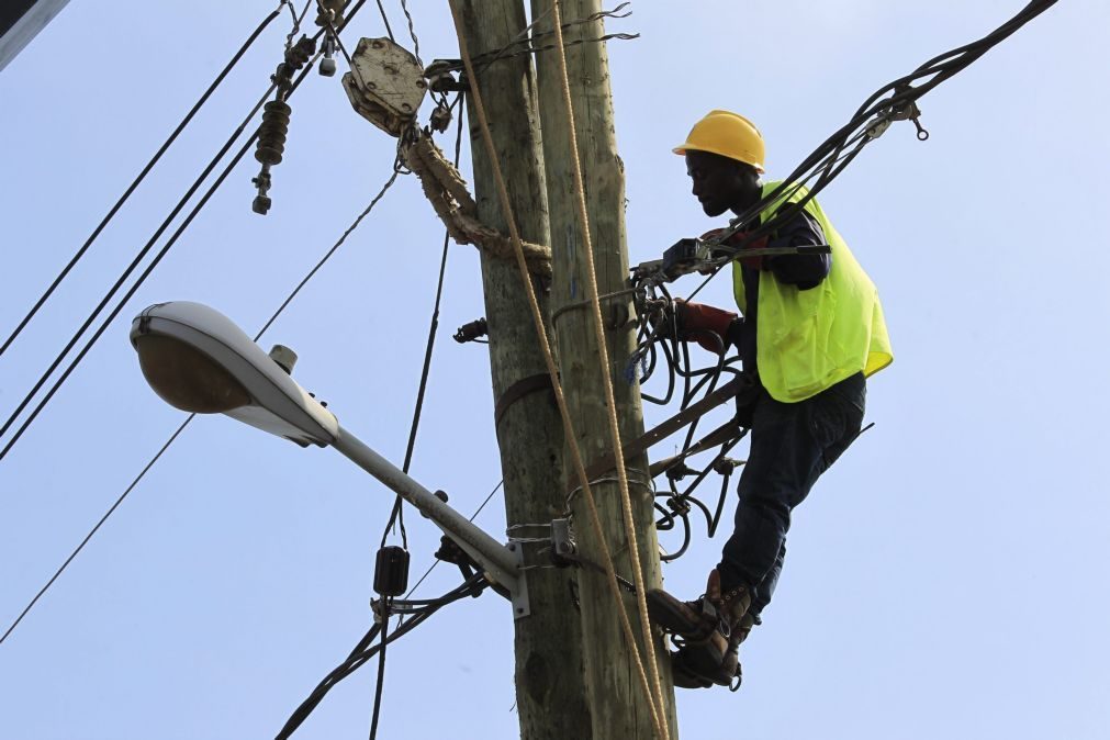 Moçambique: 94 mil famílias com contrato não têm electricidade em casa