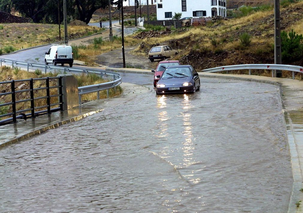 Proteção Civil emite aviso devido ao agravamento do estado do tempo