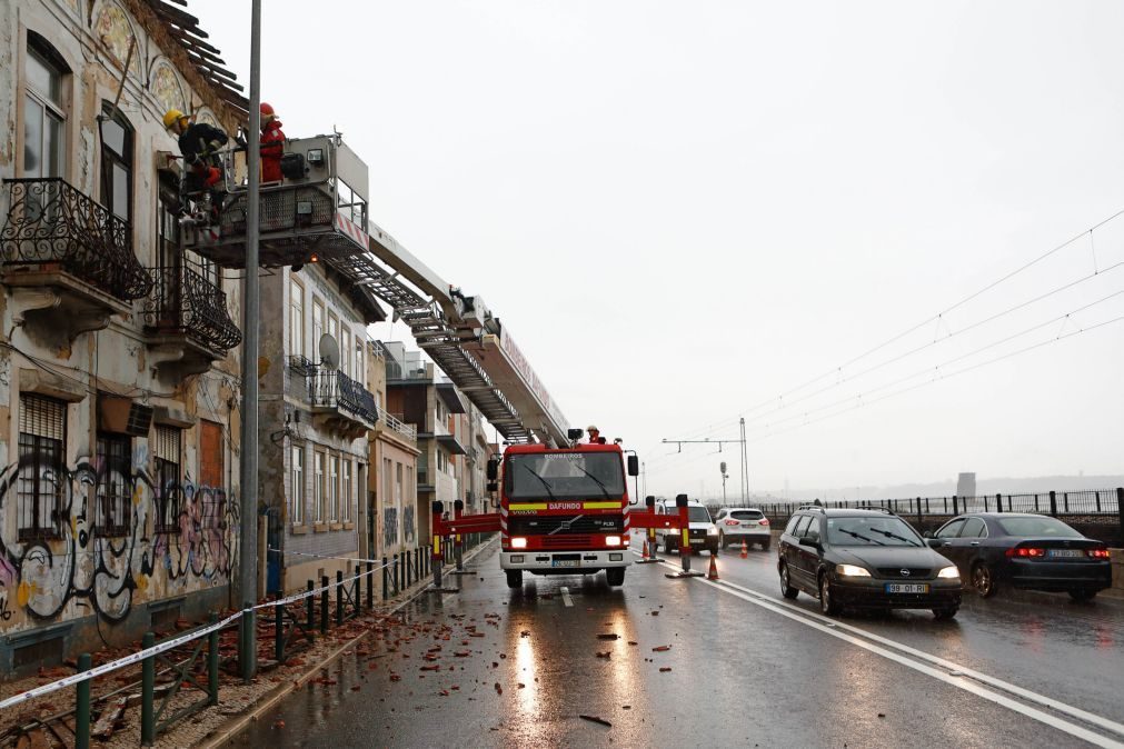 Chuva causa mais de 200 inundações de casas e ruas em Lisboa