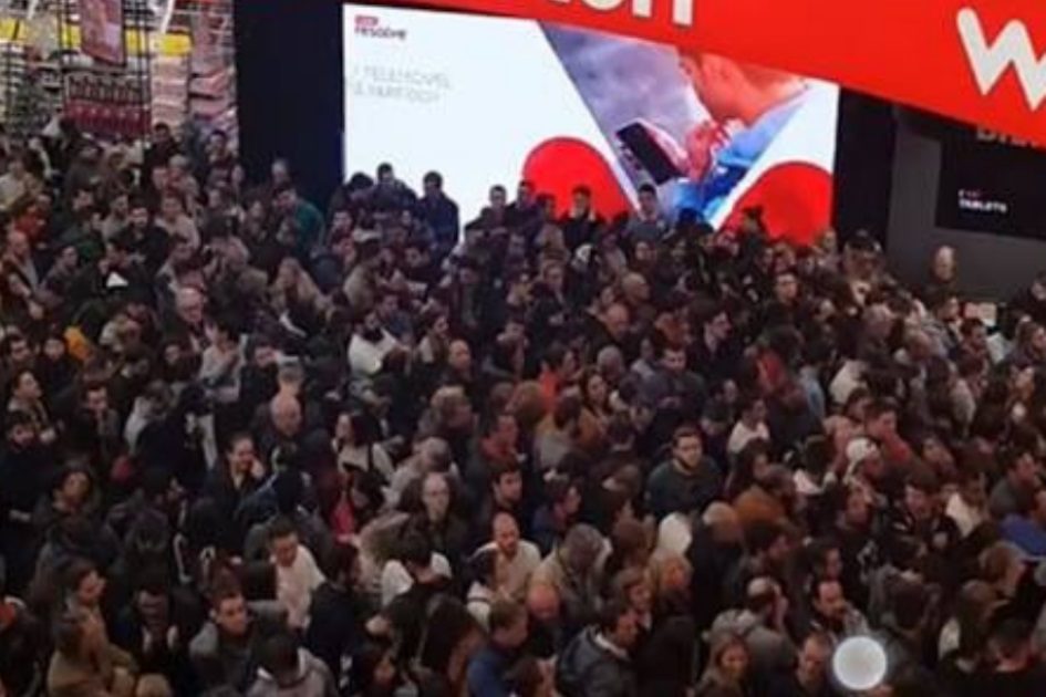 É a loucura: Gritos e empurrões em lojas portuguesas em nome da Black Friday [vídeo]