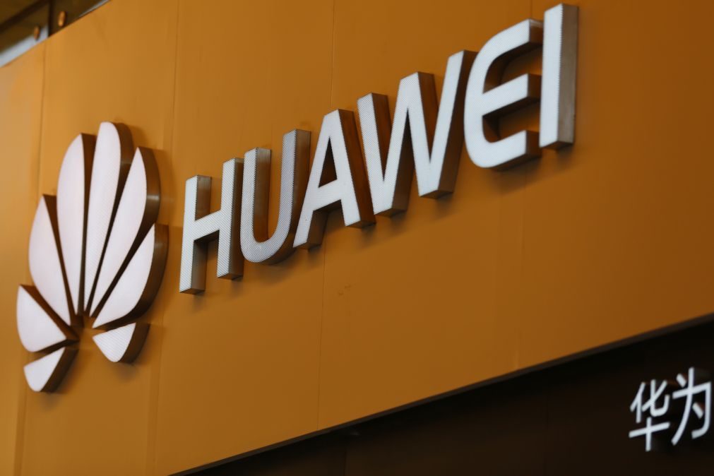 Universidade de Oxford suspende financiamentos provenientes da Huawei